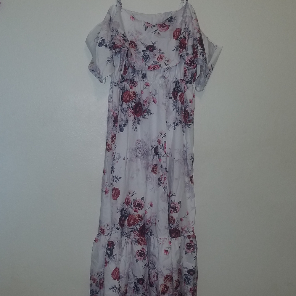 Elegant Floral Cold-Shoulder Maxi Dress